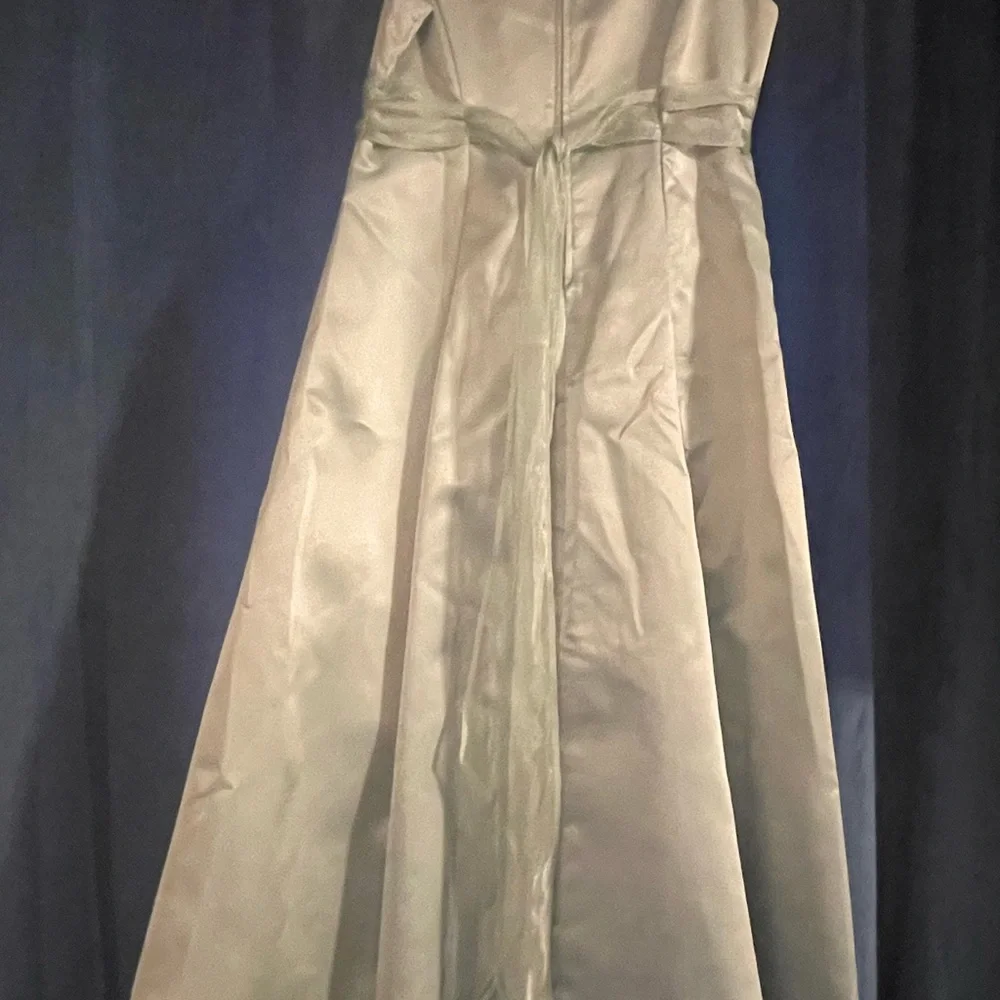 Dress - Picture 2 of 8